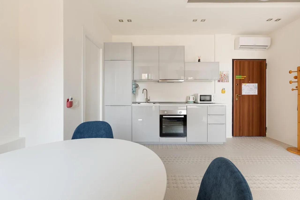 דירה Milano Renovated Studio Apts