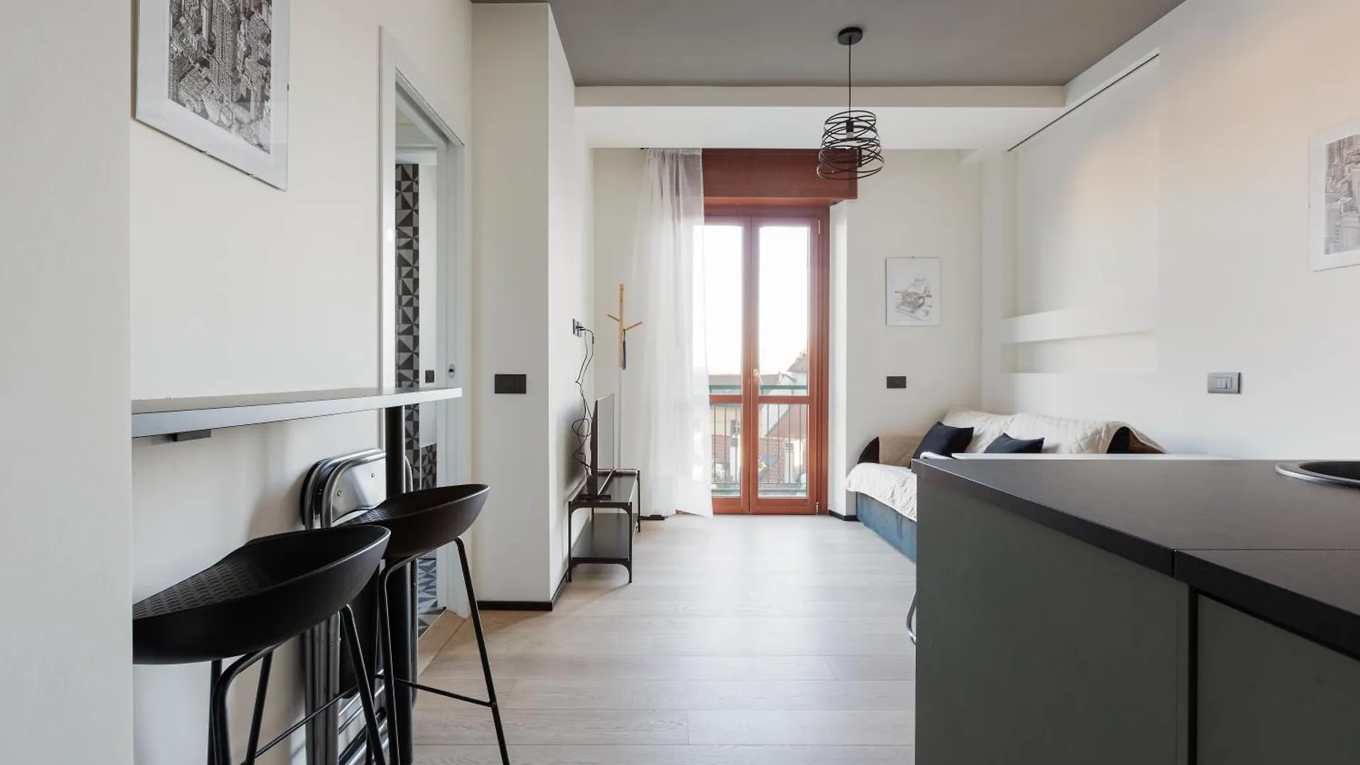 Milano Renovated Studio Apts דירה מילאנו